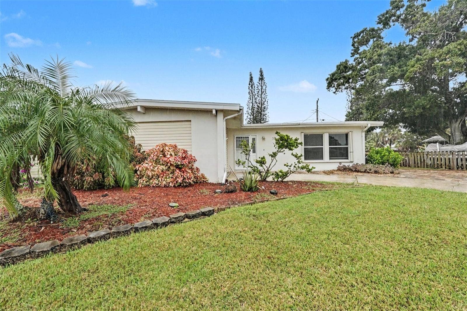 728 BIANCA DRIVE NE, Palm Bay, FL 32905 728 BIANCA DRIVE NE, Palm Bay, FL 32905