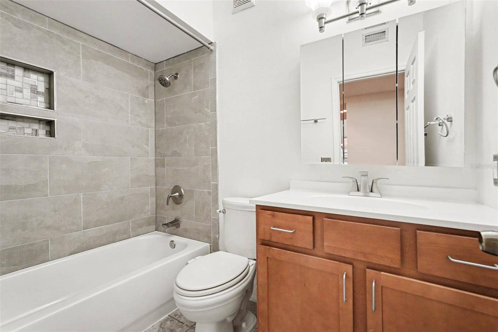 728 BIANCA DRIVE NE, Palm Bay, FL 32905 728 BIANCA DRIVE NE, Palm Bay, FL 32905