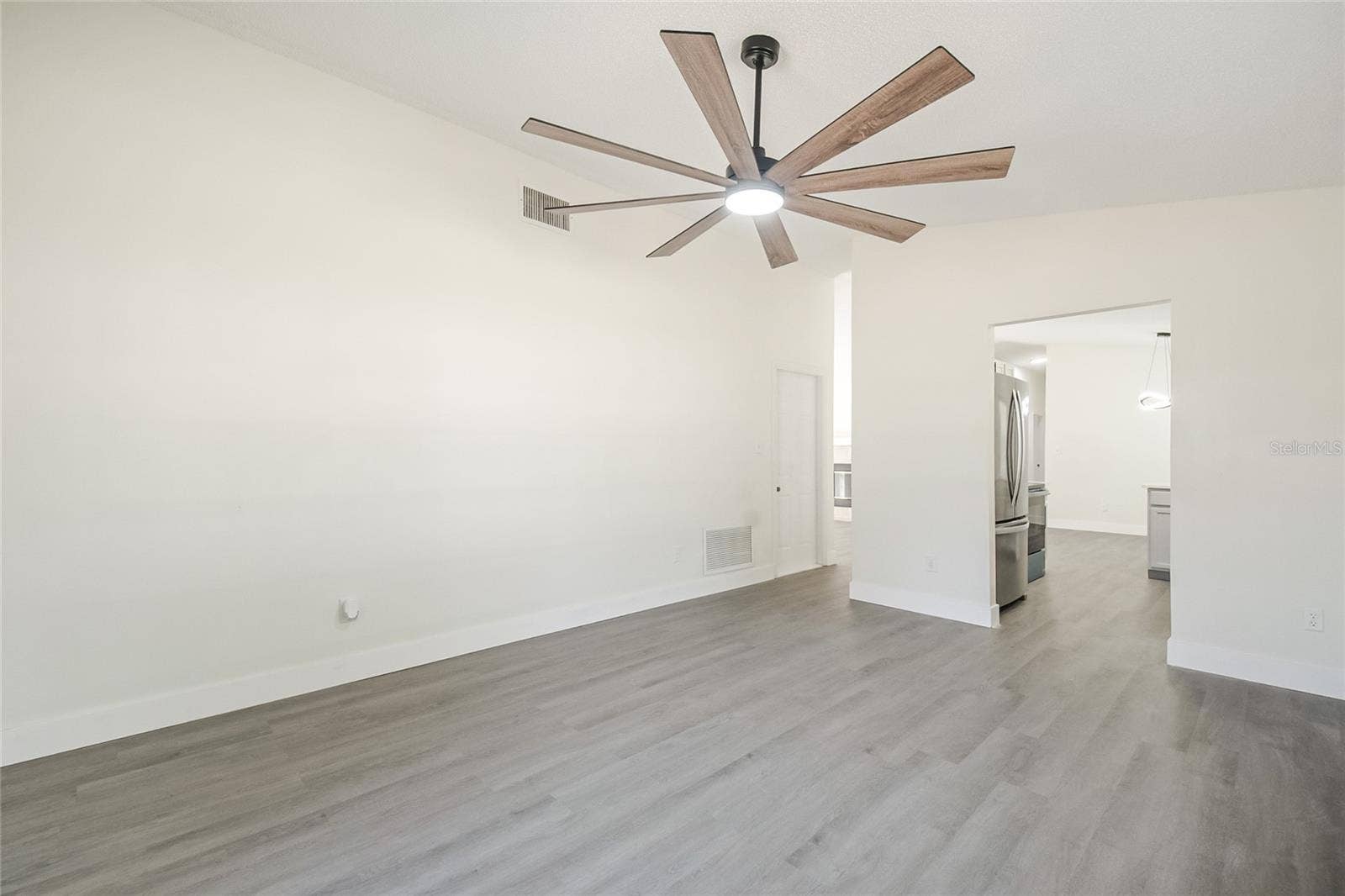 109 N FAULKNER AVENUE, Leesburg, FL 34748