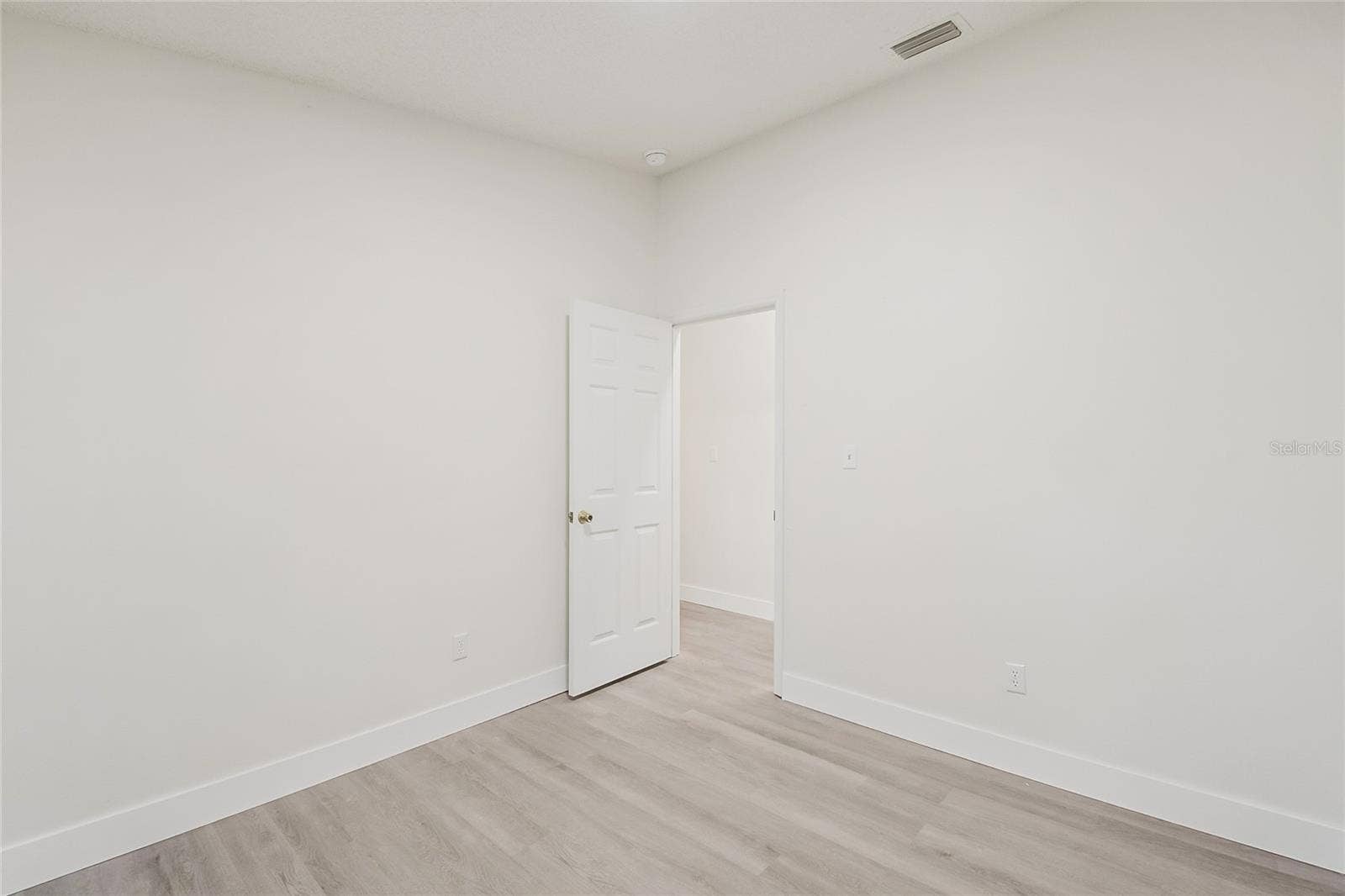 109 N FAULKNER AVENUE, Leesburg, FL 34748