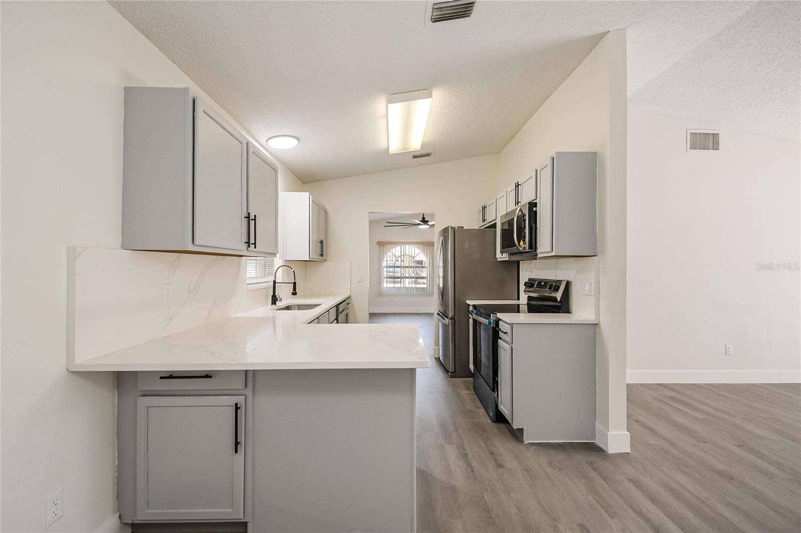109 N FAULKNER AVENUE, Leesburg, FL 34748