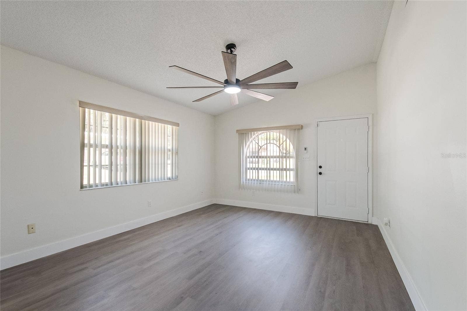 109 N FAULKNER AVENUE, Leesburg, FL 34748