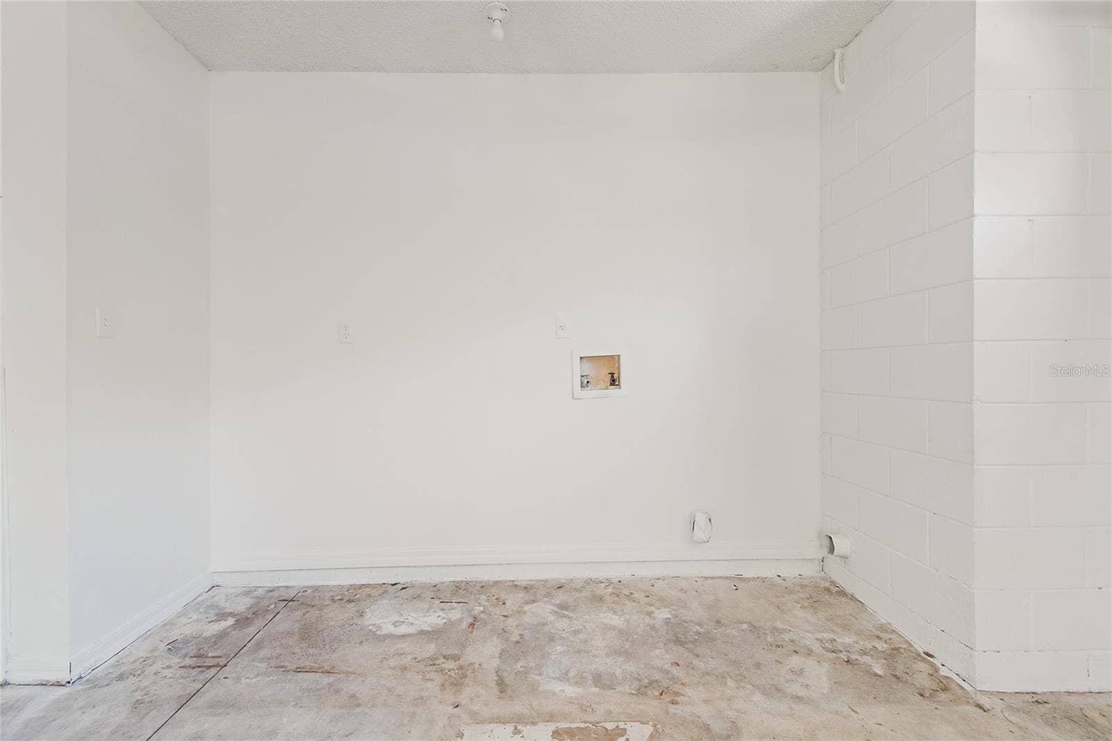 109 N FAULKNER AVENUE, Leesburg, FL 34748