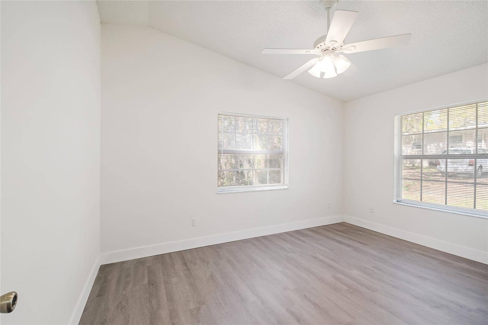 109 N FAULKNER AVENUE, Leesburg, FL 34748