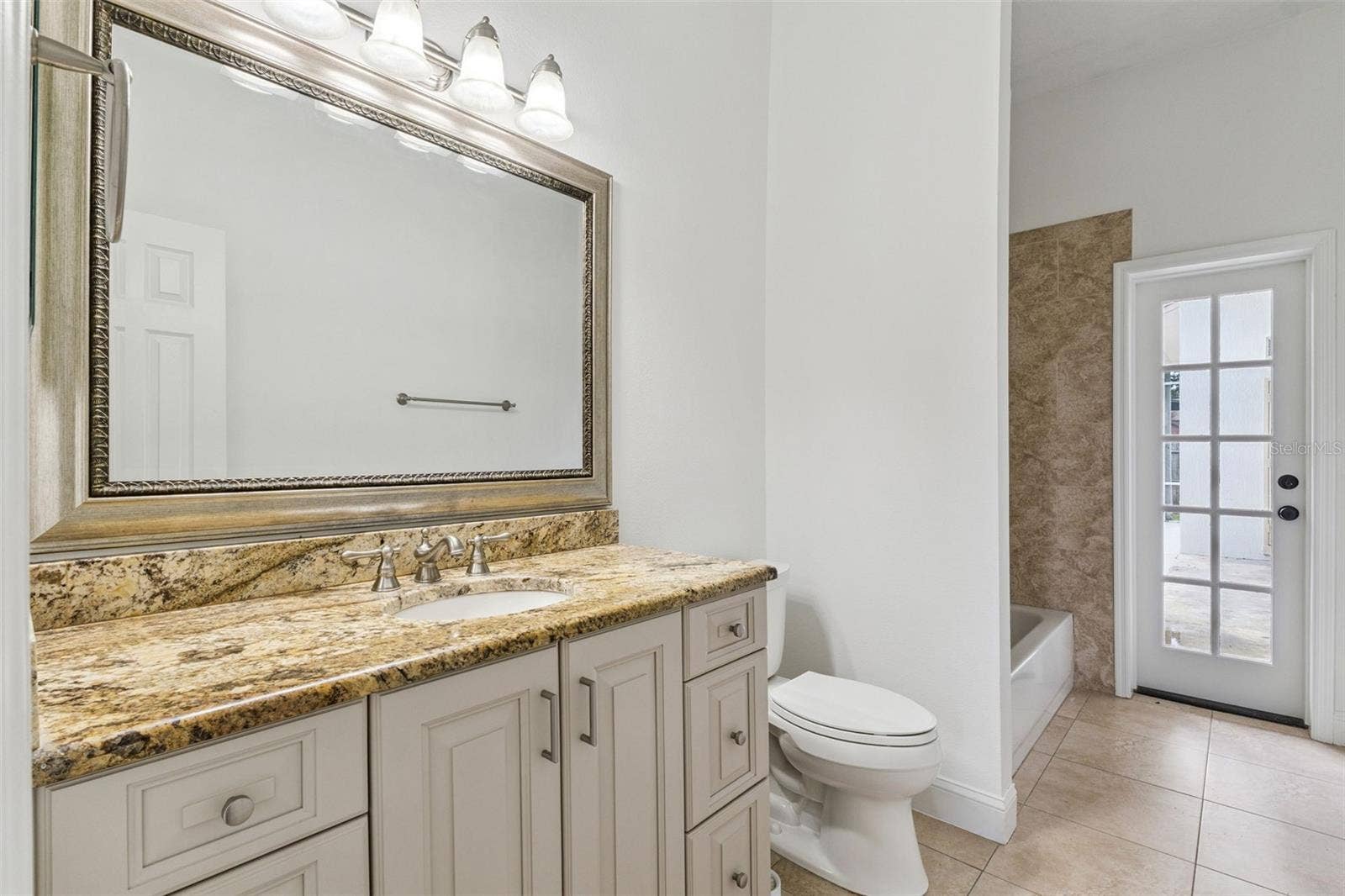 464 ELMWOOD CIRCLE, Lake Mary, FL 32746 Guest Bath #3- Pool Access