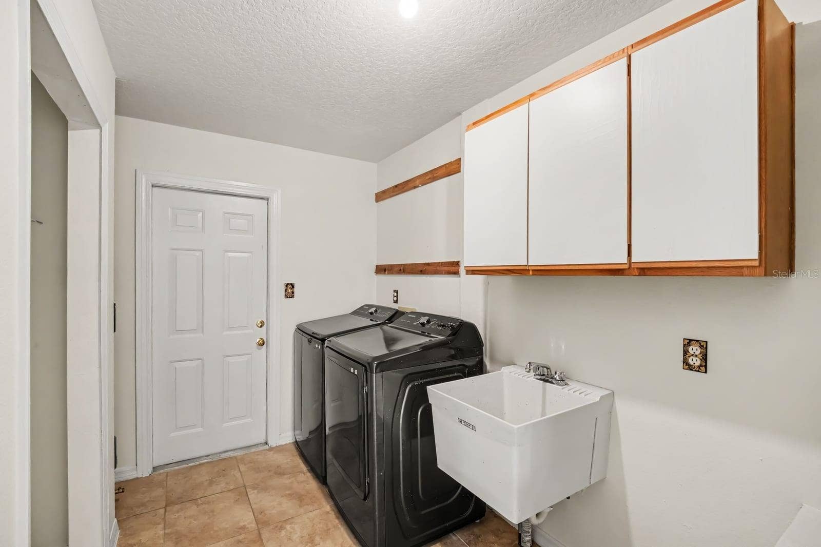 5560 BOB WHITE TRAIL, Mims, FL 32754 Dedicated Laundry Room With Cabinetry and Utility Sink