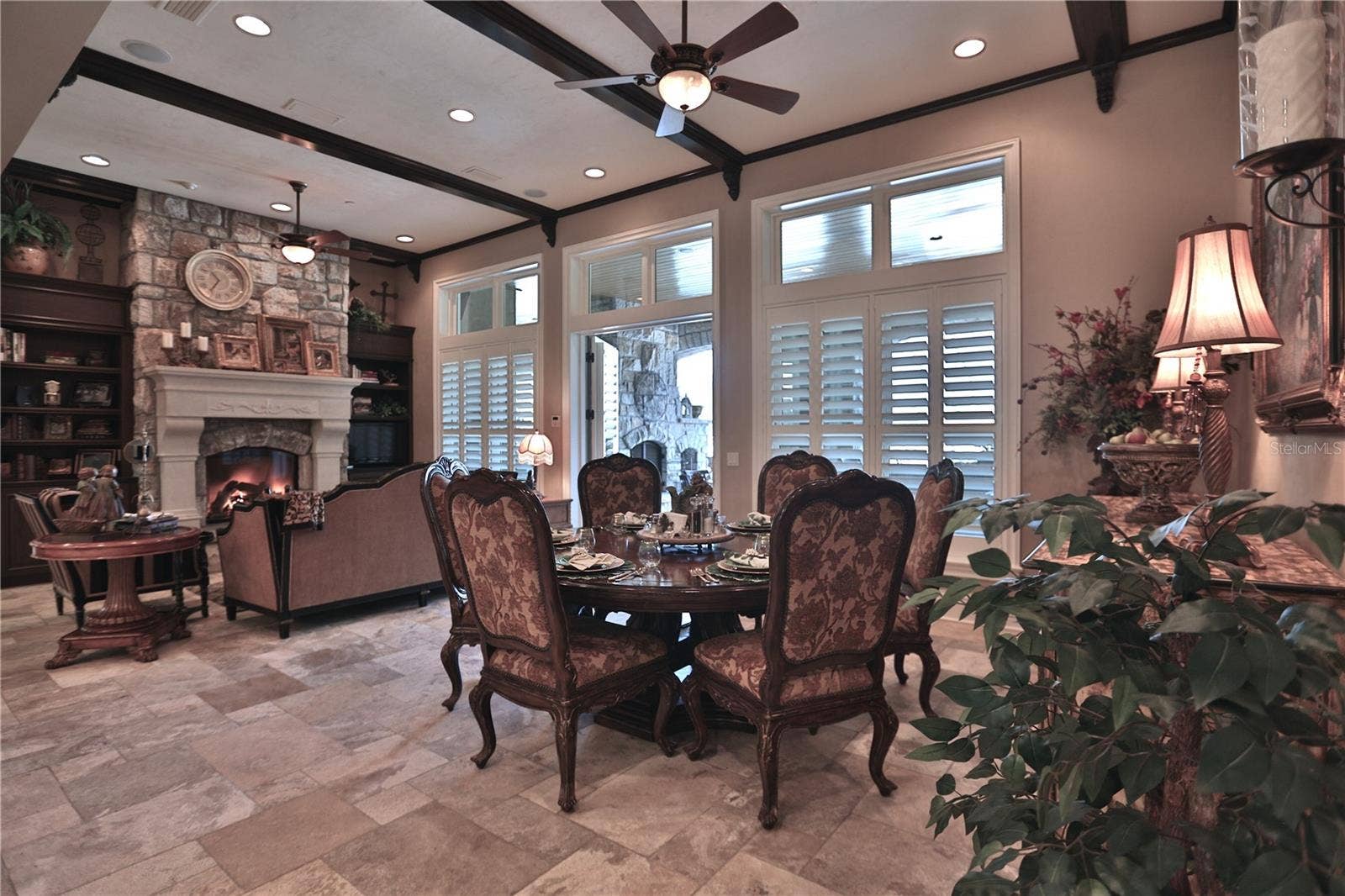 15305 NW HWY 320, Micanopy, FL 32667 Family Room