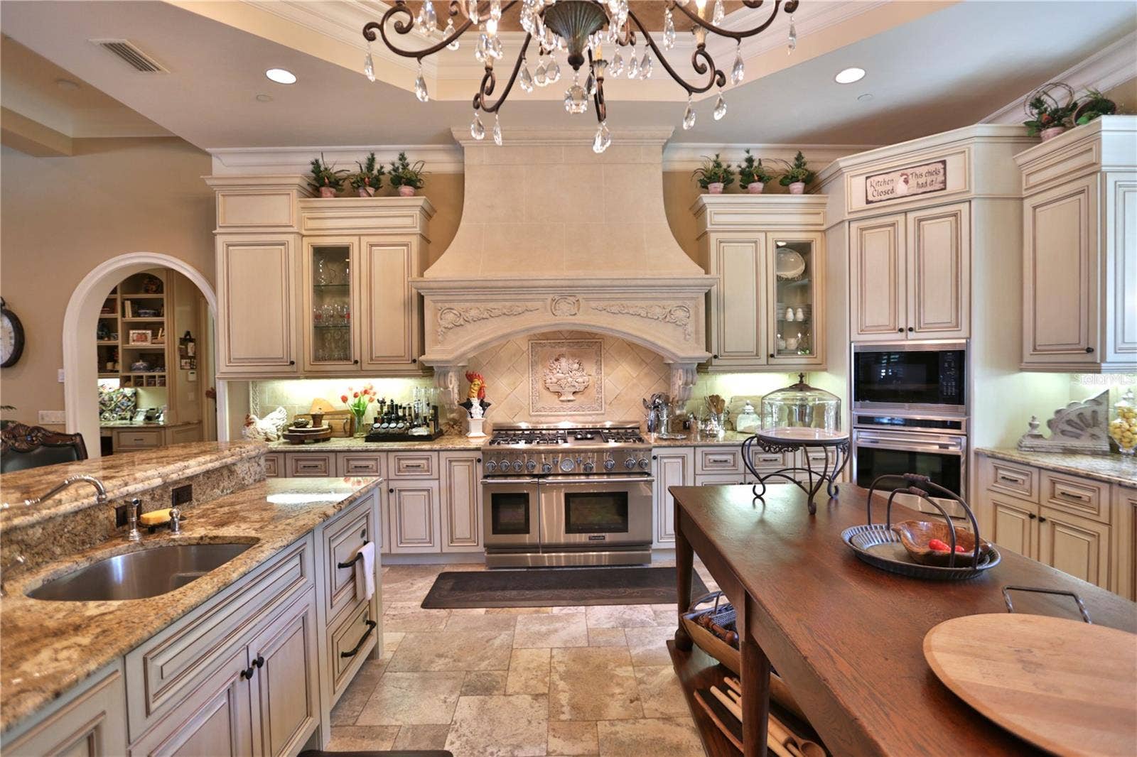 15305 NW HWY 320, Micanopy, FL 32667 Kitchen