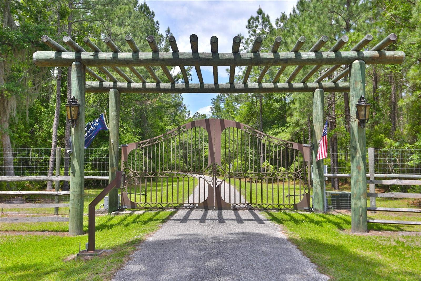 15305 NW HWY 320, Micanopy, FL 32667 Front Gate