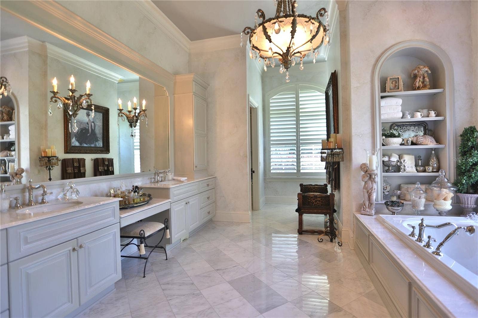 15305 NW HWY 320, Micanopy, FL 32667 Owners Luxurious Bath