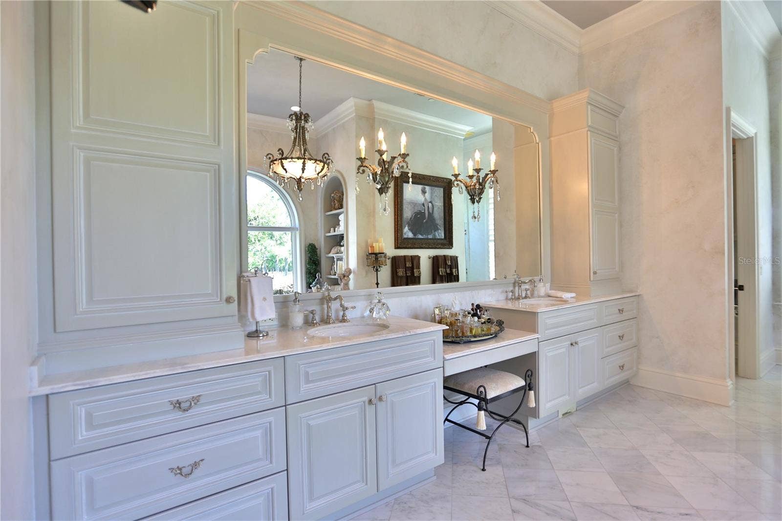 15305 NW HWY 320, Micanopy, FL 32667 Owners Luxurious Bath