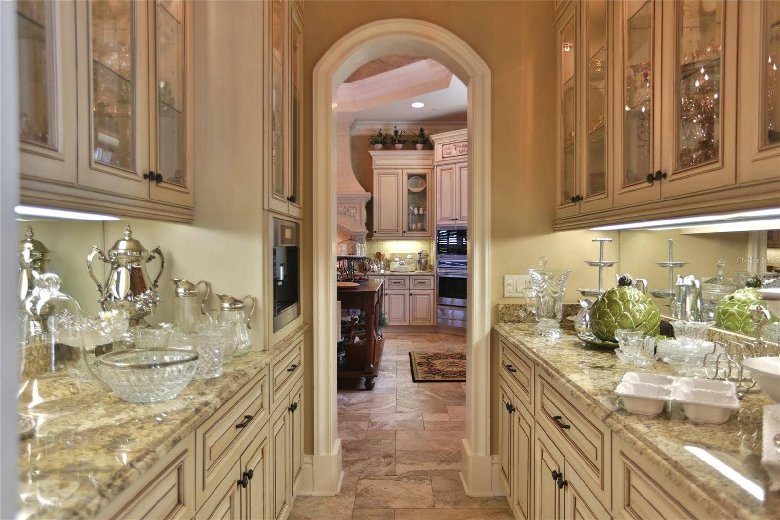 15305 NW HWY 320, Micanopy, FL 32667 Butlers Pantry