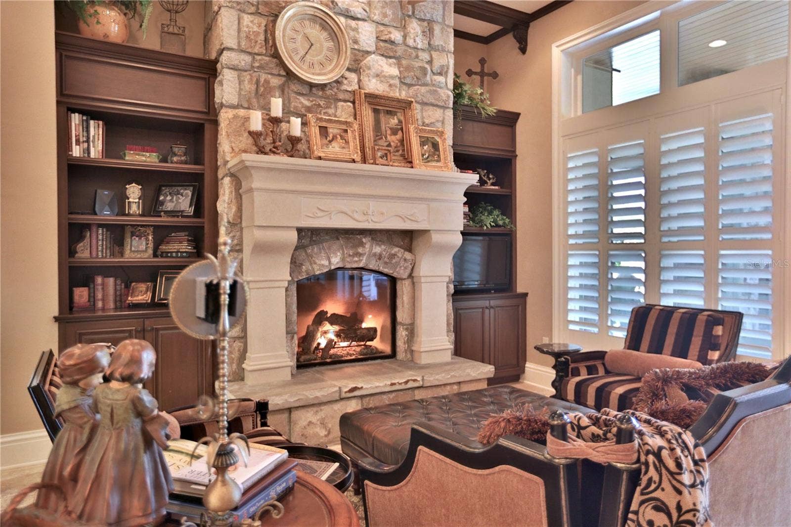 15305 NW HWY 320, Micanopy, FL 32667 Family room