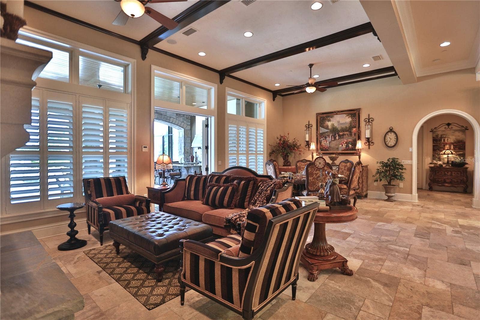15305 NW HWY 320, Micanopy, FL 32667 Family Room