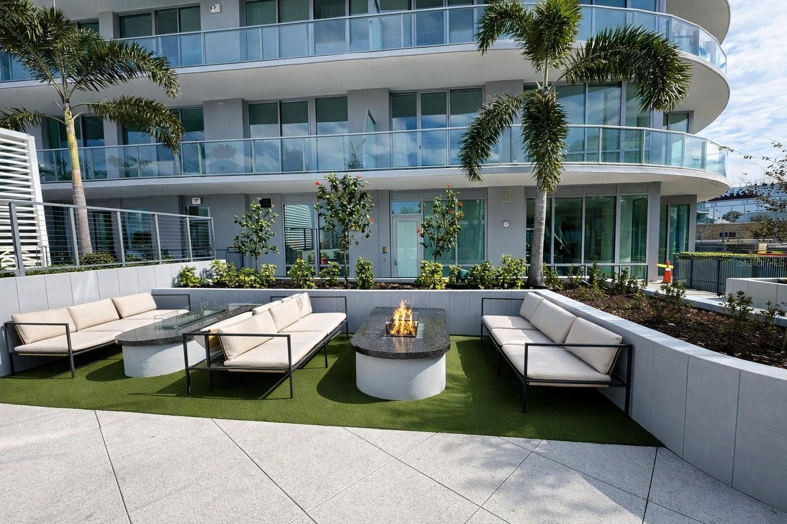 400 CENTRAL AVENUE, #2603, St Petersburg, FL 33701 Amenity - 7th Floor Lounging area with outdoor fire pit / feature