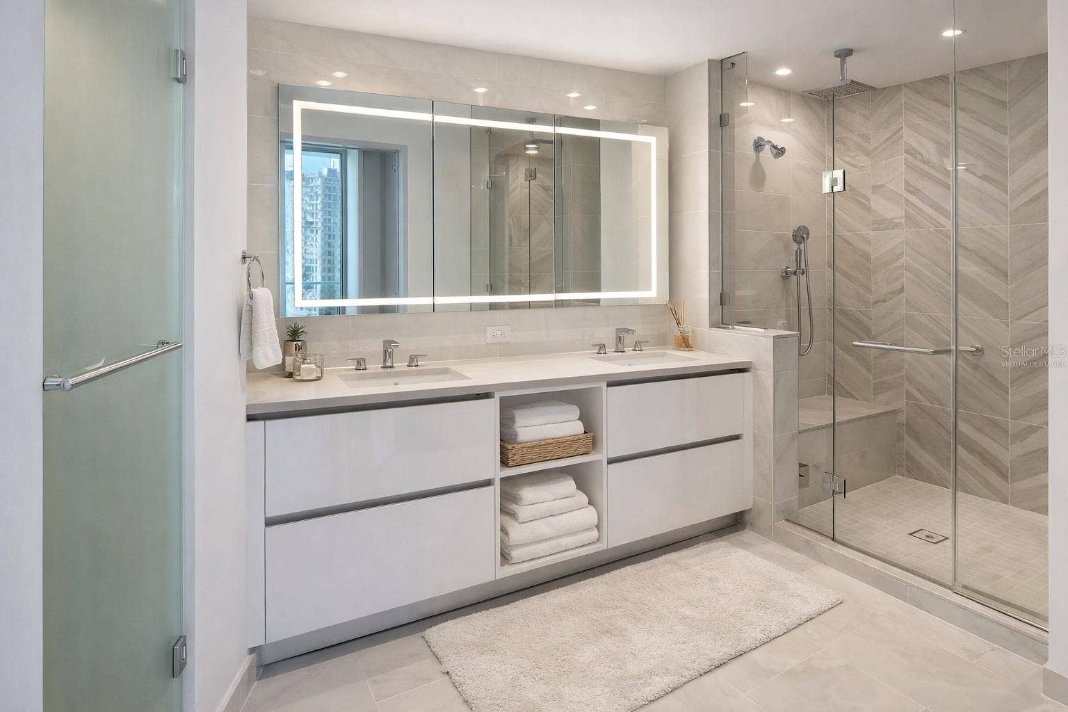 400 CENTRAL AVENUE, #2603, St Petersburg, FL 33701 Owners Bathroom - Virtually Staged