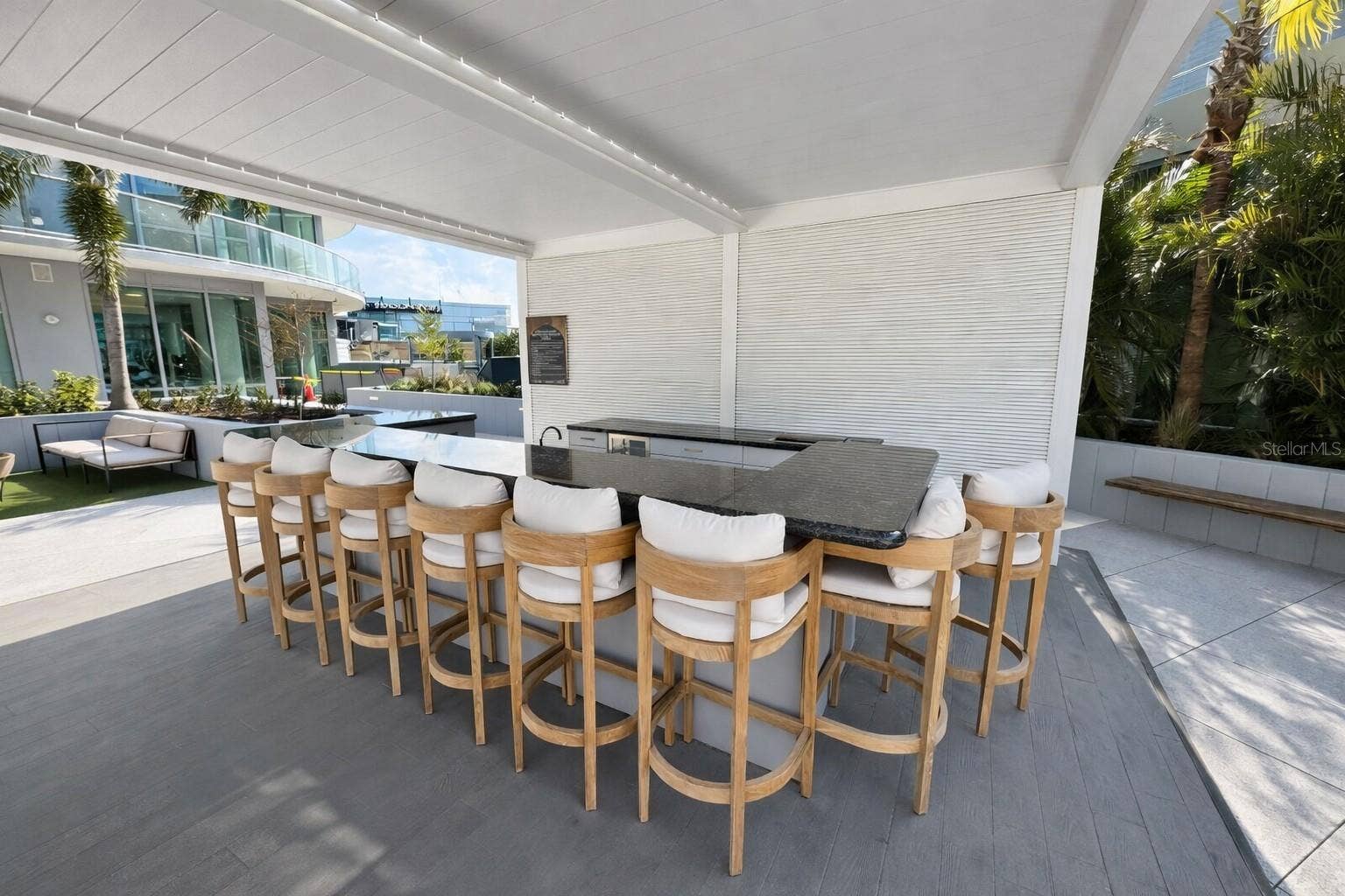 400 CENTRAL AVENUE, #2603, St Petersburg, FL 33701 Amenities - Bar Area by the Pool