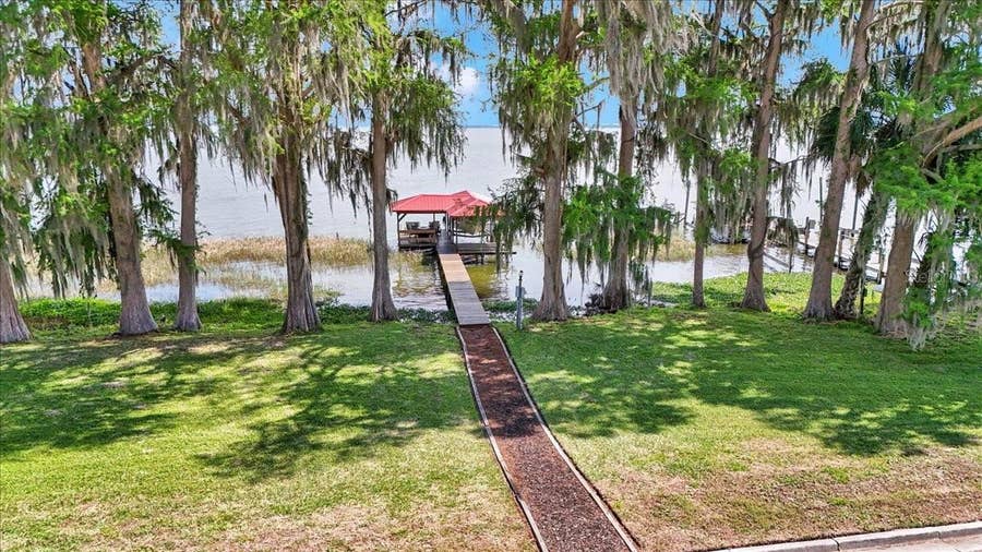 Property photo for 405 LAKESHORE DRIVE, Leesburg, FL