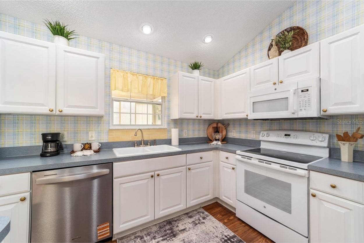 17637 SE 80TH ALTAMAHA COURT, The Villages, FL 32162 17637 SE 80TH ALTAMAHA COURT, The Villages, FL 32162