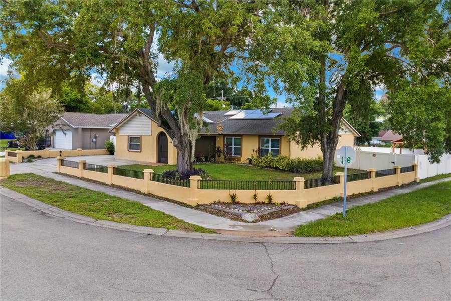 Property photo for 613 FOREST HILLS DRIVE, Brandon, FL