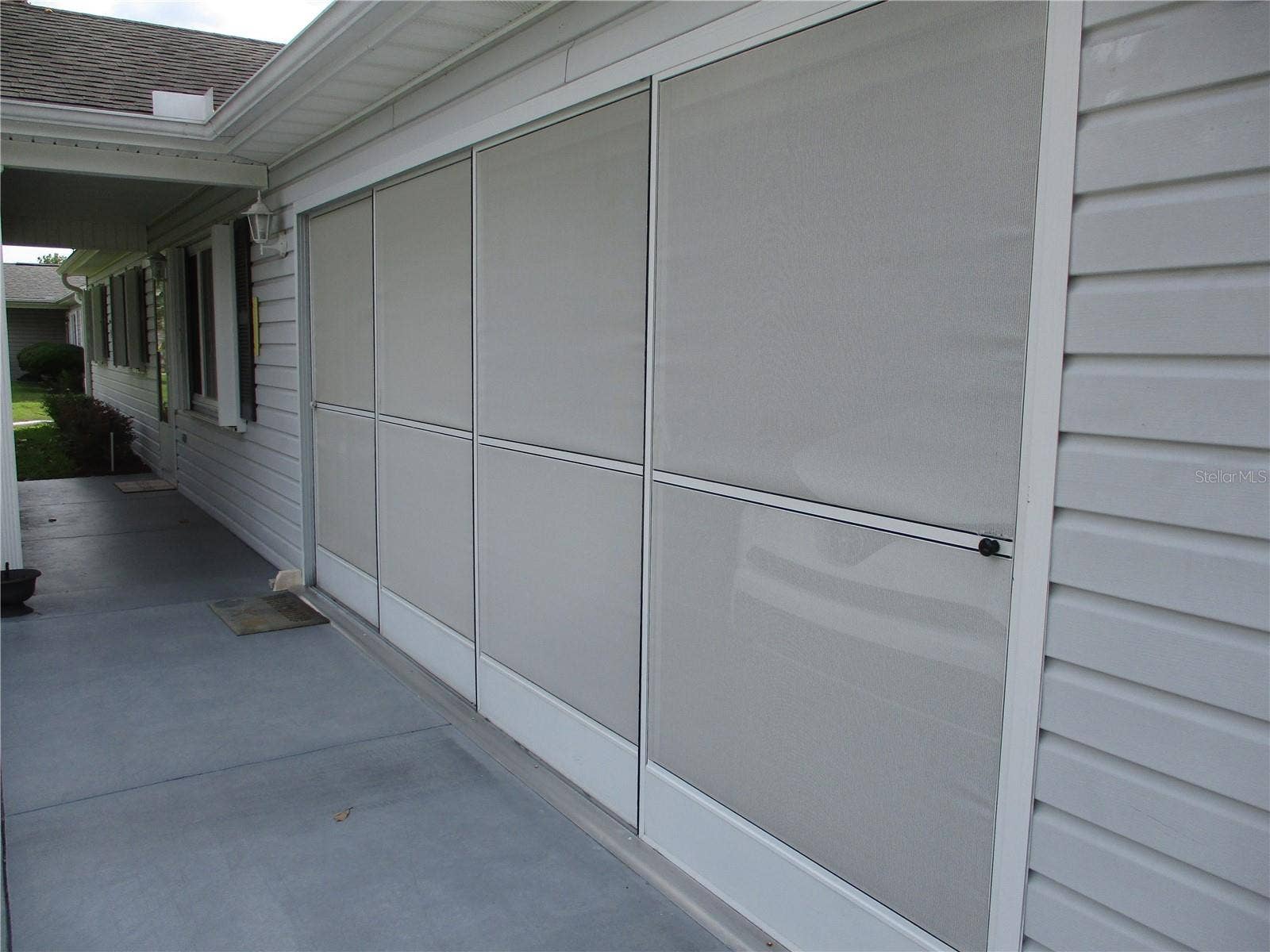 SCREENED GARAGE