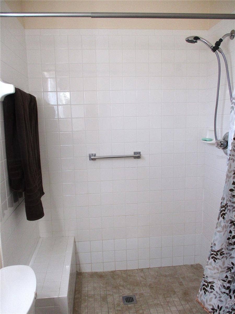 WALK-IN SHOWER