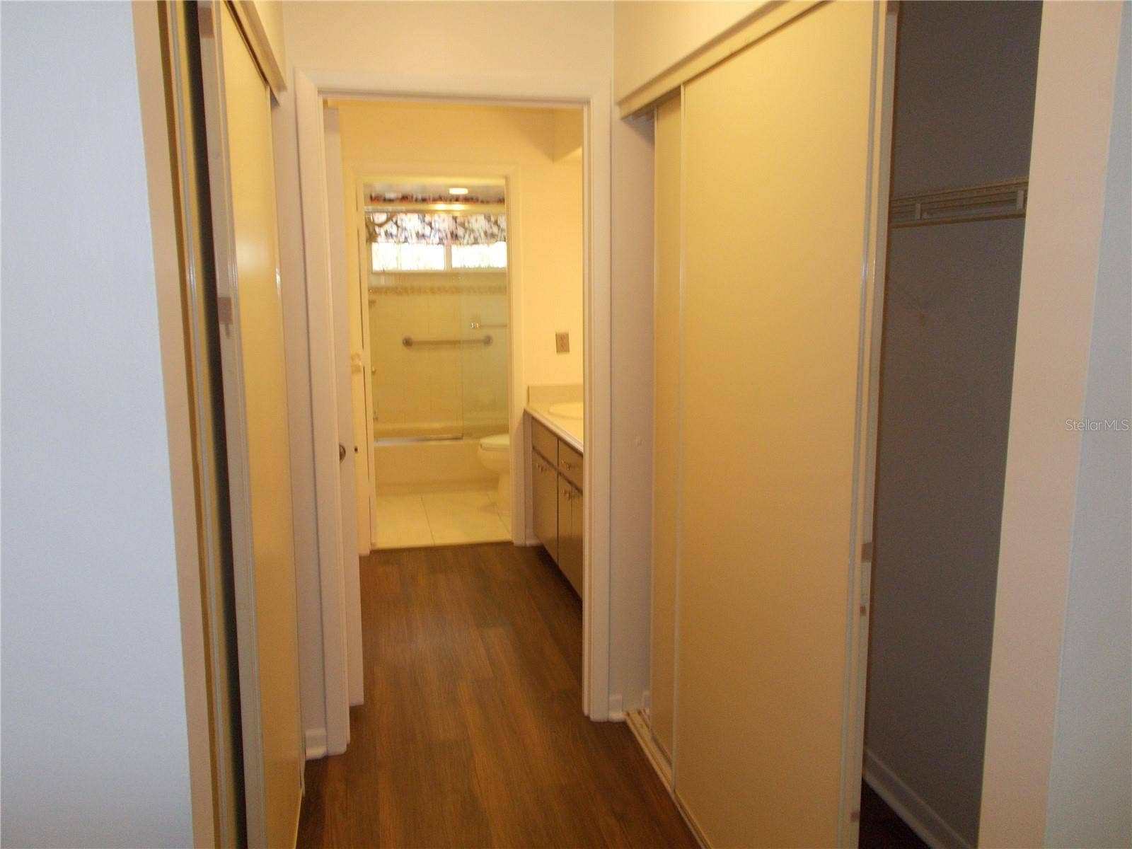 10877 SW 88TH COURT, Ocala, FL 34481 Hall bath.