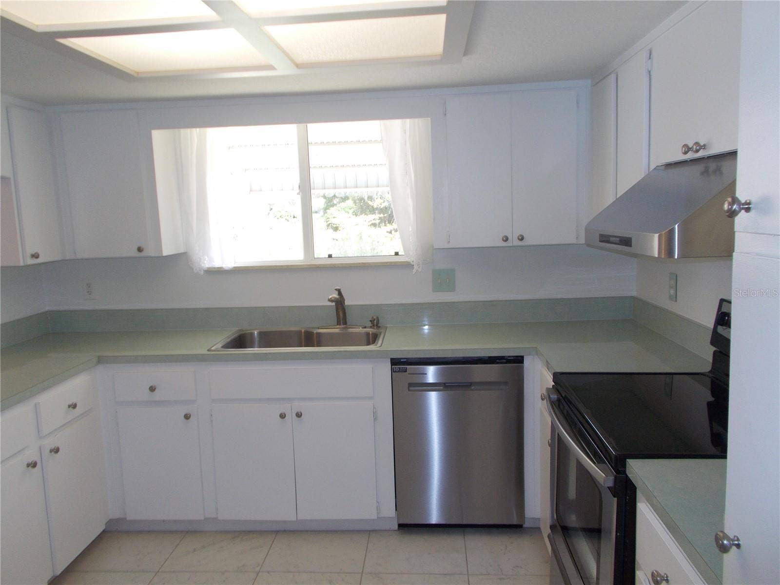 10877 SW 88TH COURT, Ocala, FL 34481 Updated kitchen