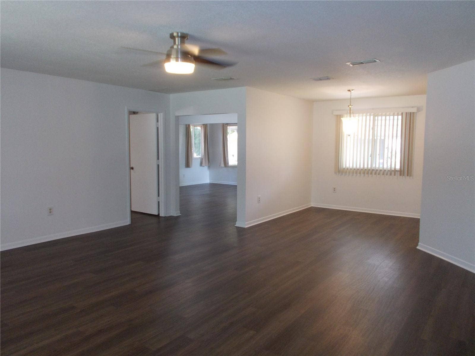 10877 SW 88TH COURT, Ocala, FL 34481 Living room