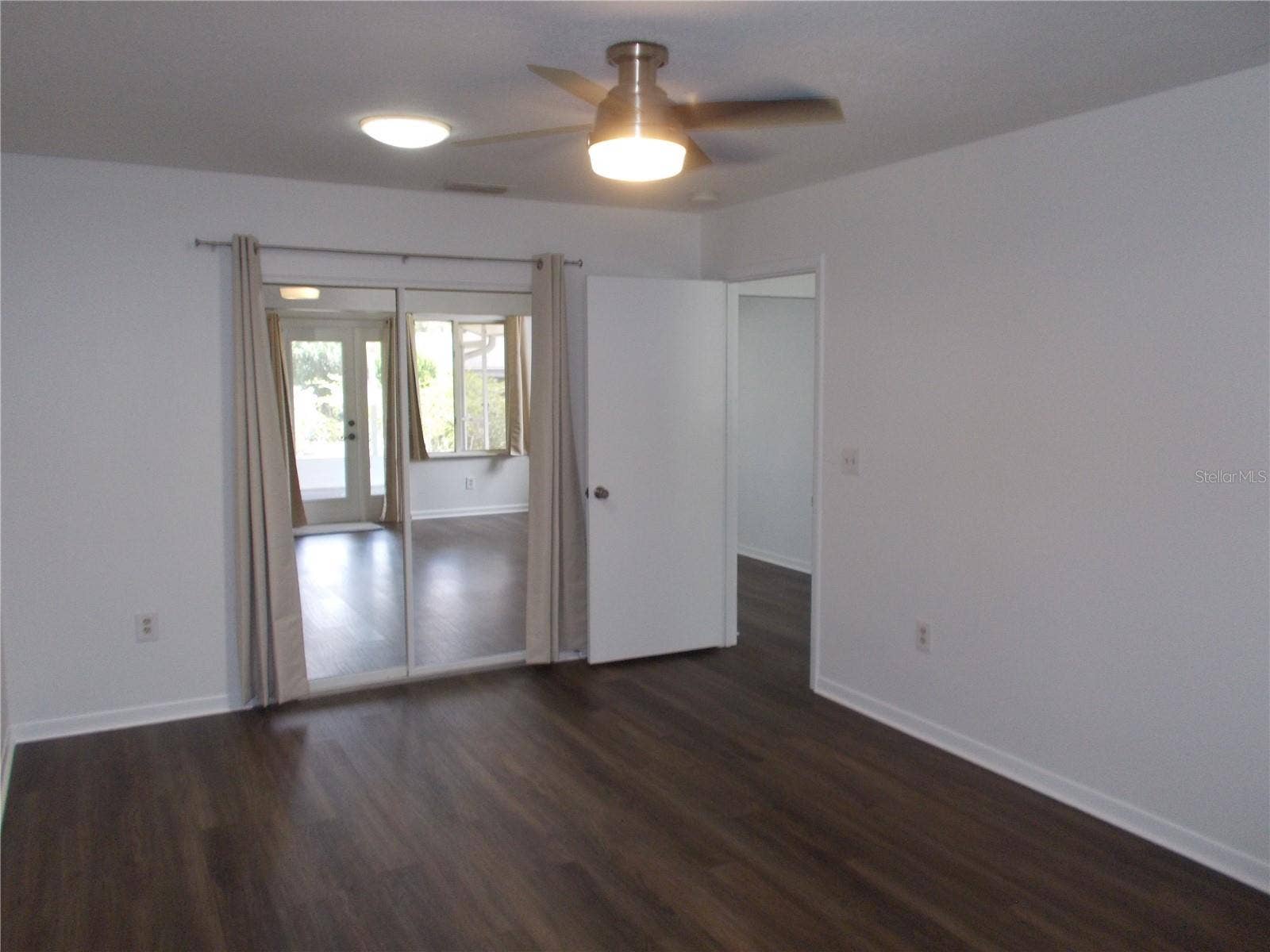 10877 SW 88TH COURT, Ocala, FL 34481 Master bedroom