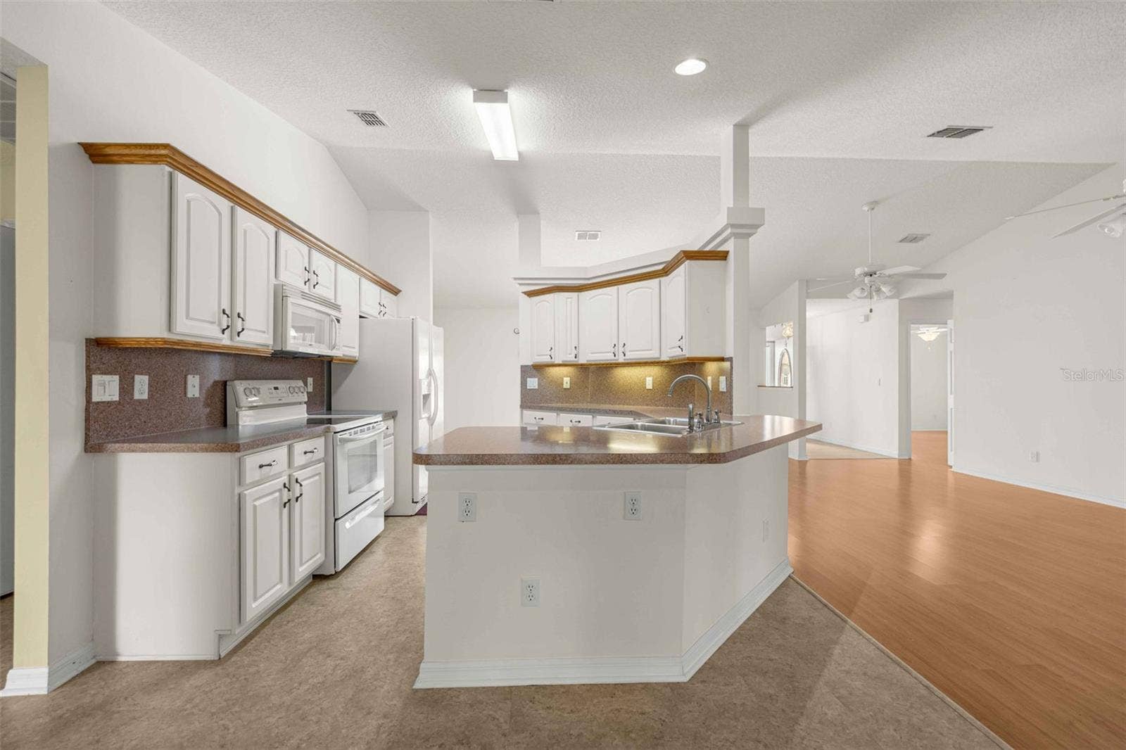 8459 SW 60TH COURT, Ocala, FL 34476 Kitchen