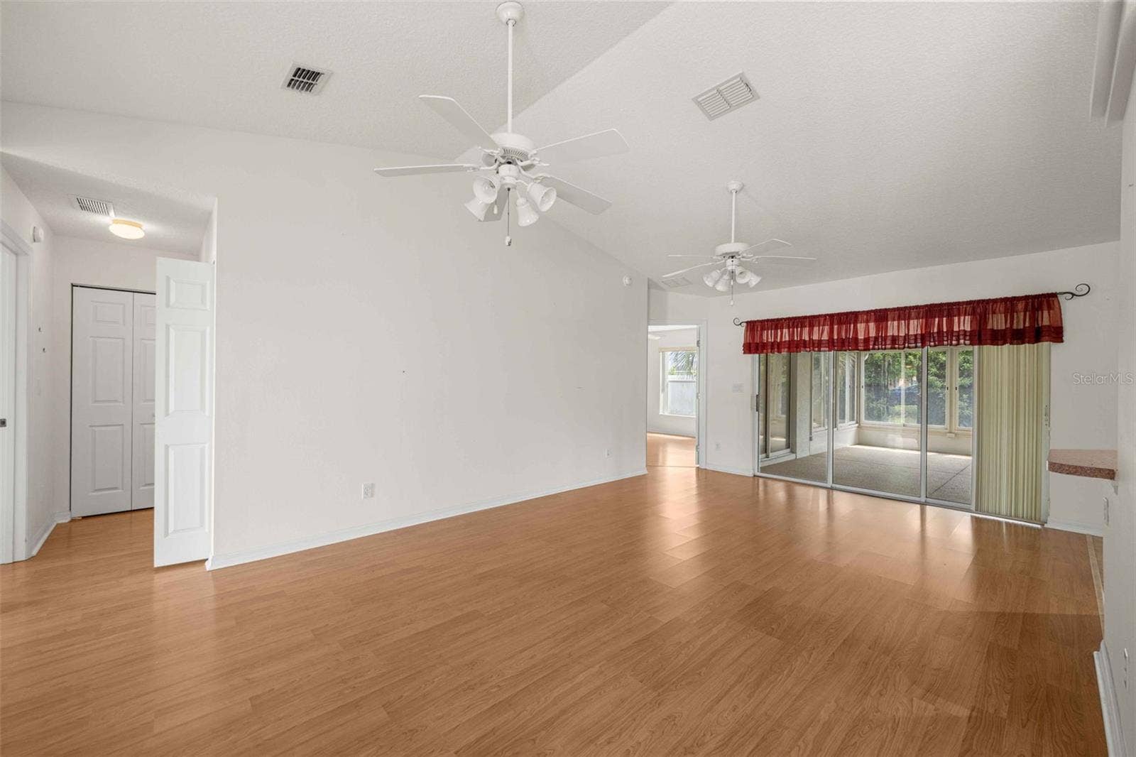 8459 SW 60TH COURT, Ocala, FL 34476 Living room