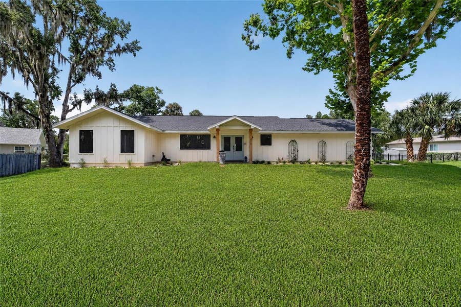 Property photo for 232 SE KINGS BAY DR, Crystal River, FL
