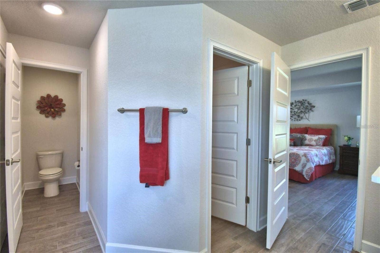 2413 NW 23RD AVENUE, Ocala, FL 34475 Similar home with same floorplan. Colors and options may vary.