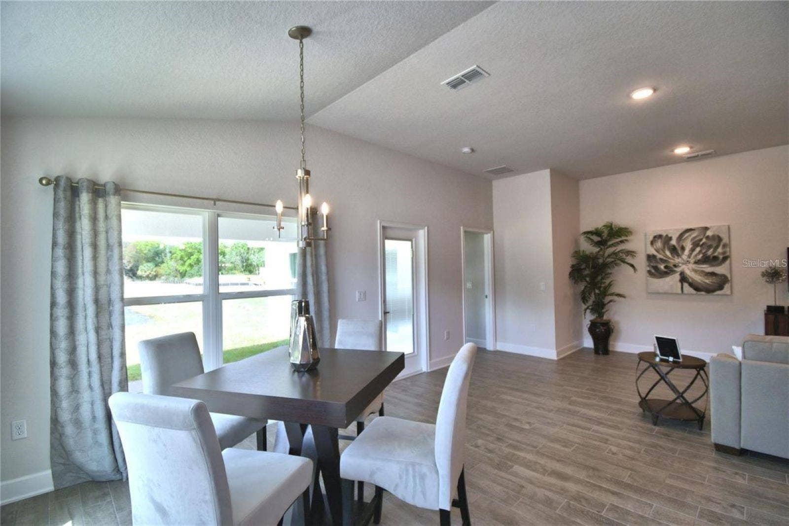 2413 NW 23RD AVENUE, Ocala, FL 34475 Similar home with same floorplan. Colors and options may vary.