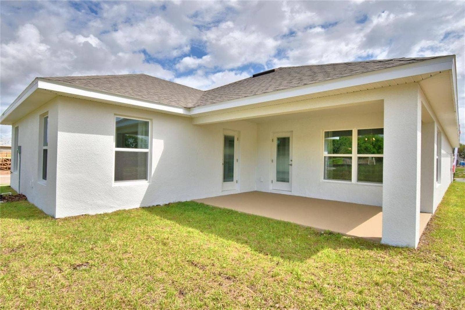 2413 NW 23RD AVENUE, Ocala, FL 34475 Similar home with same floorplan. Colors and options may vary.
