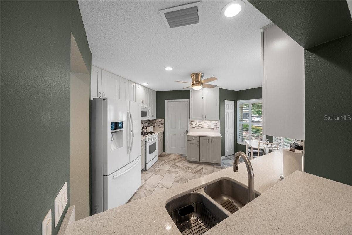 9122 SW 102ND CIRCLE, Ocala, FL 34481 9122 SW 102ND CIRCLE, Ocala, FL 34481