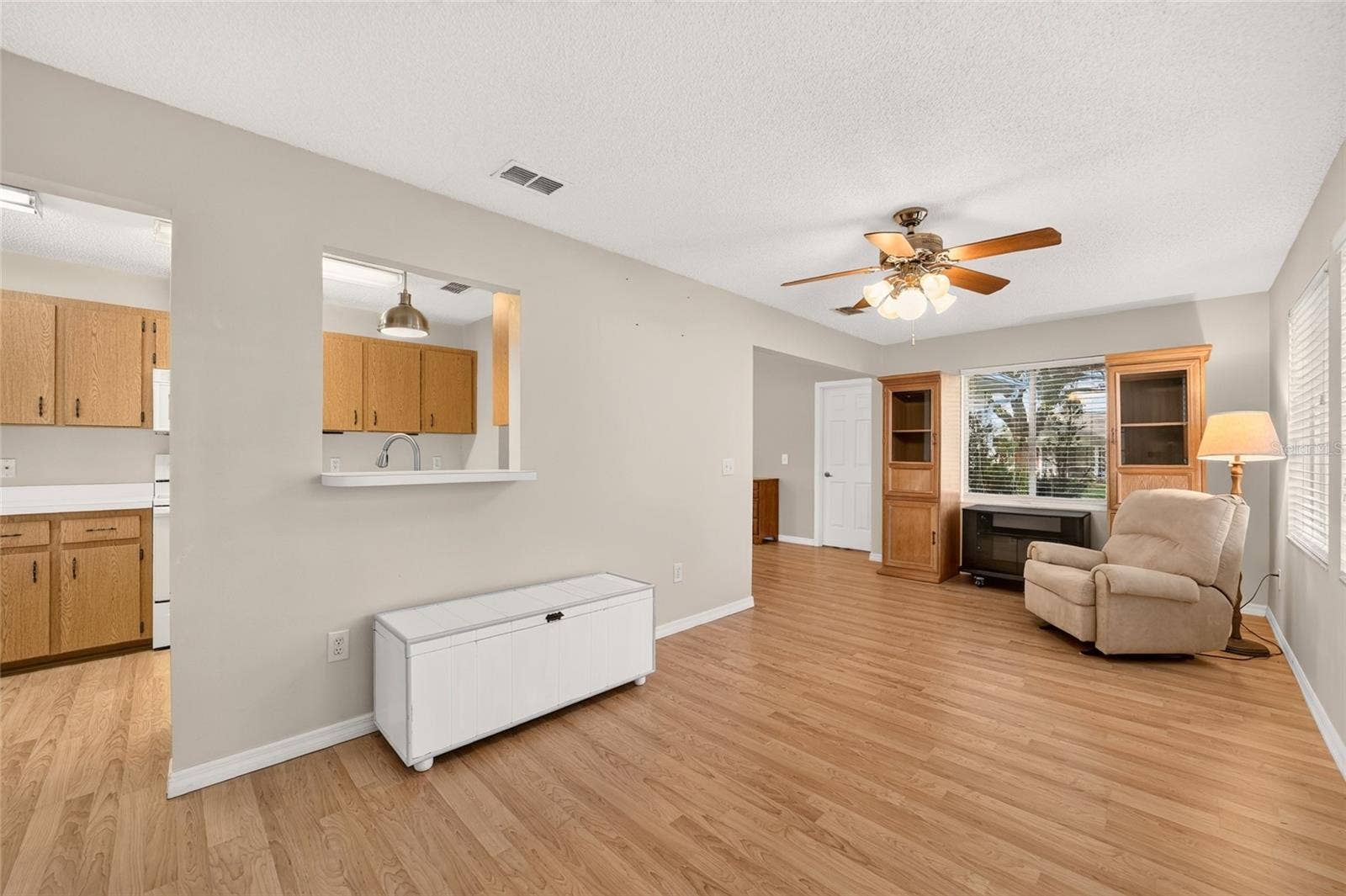 8661 SW 65TH TERRACE, Ocala, FL 34476 family room
