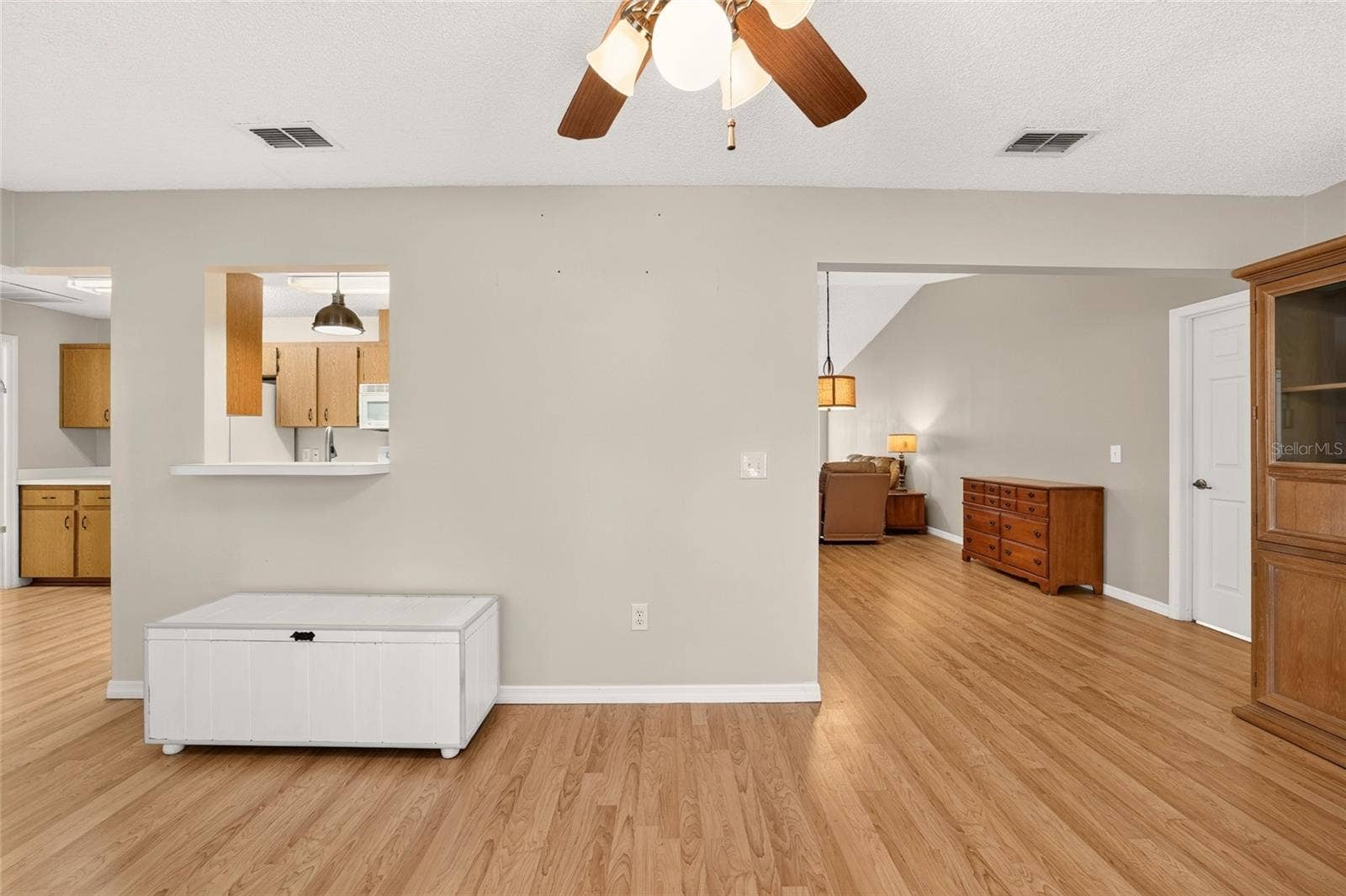 8661 SW 65TH TERRACE, Ocala, FL 34476 family room