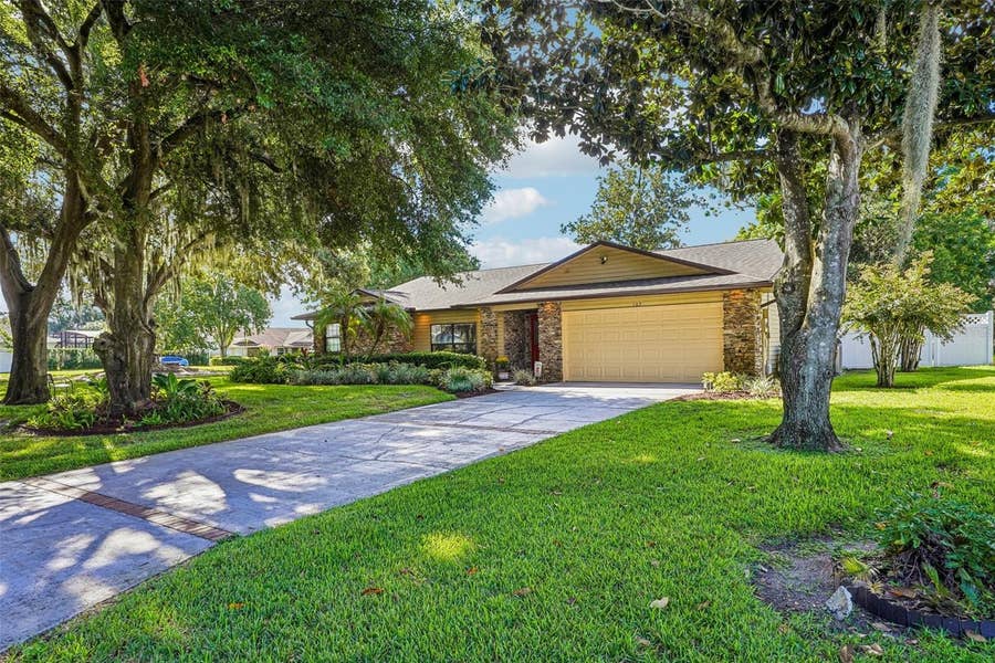 Property photo for 107 SHOREWOOD COURT, Tavares, FL