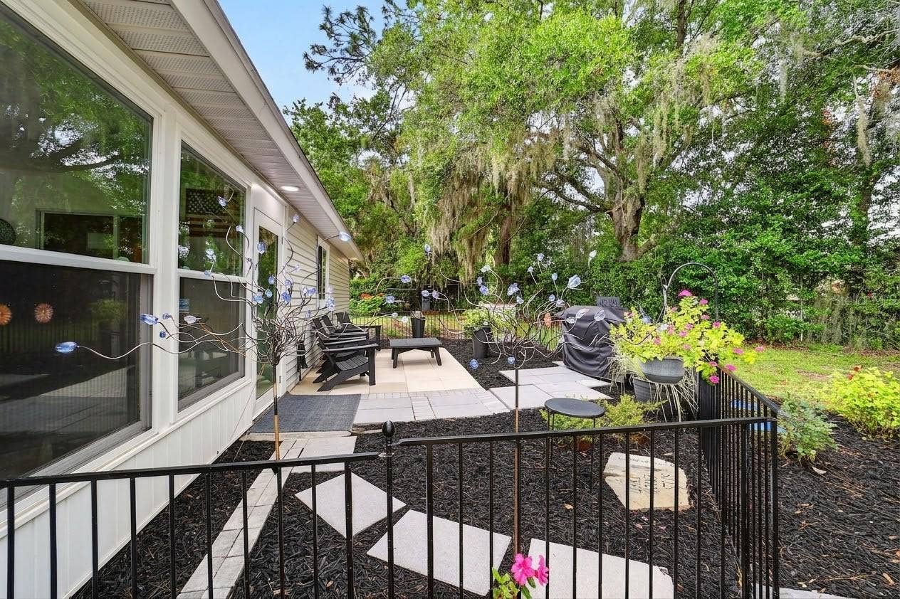 9282 SW 109TH LANE, Ocala, FL 34481 Pet friendly yard,home and community. GO SEE THE DOG PARK