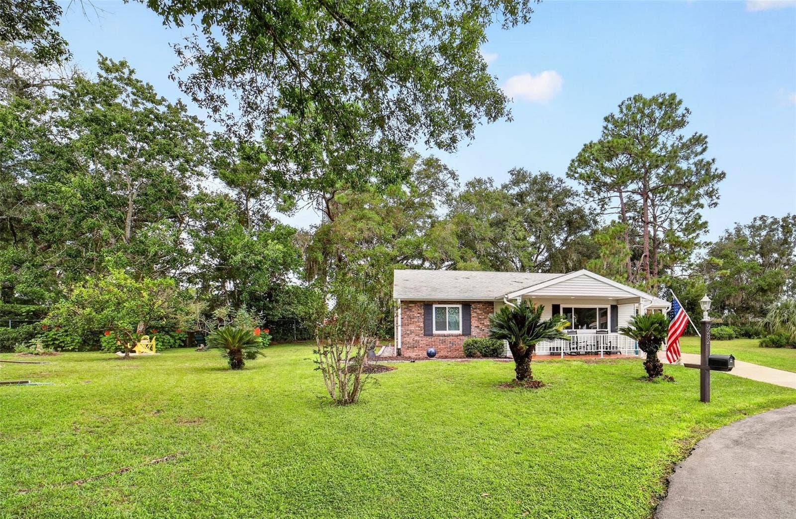 9282 SW 109TH LANE, Ocala, FL 34481 CUL DE SAC living with friendly neighbors.