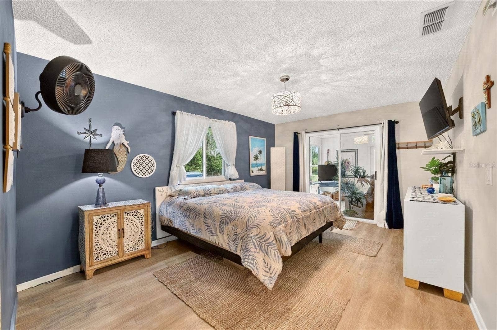 9282 SW 109TH LANE, Ocala, FL 34481 Bring your kingsize bed.