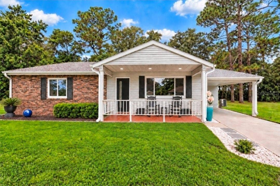 9282 SW 109TH LANE, Ocala, FL 34481 Welcome home to Hickory Model