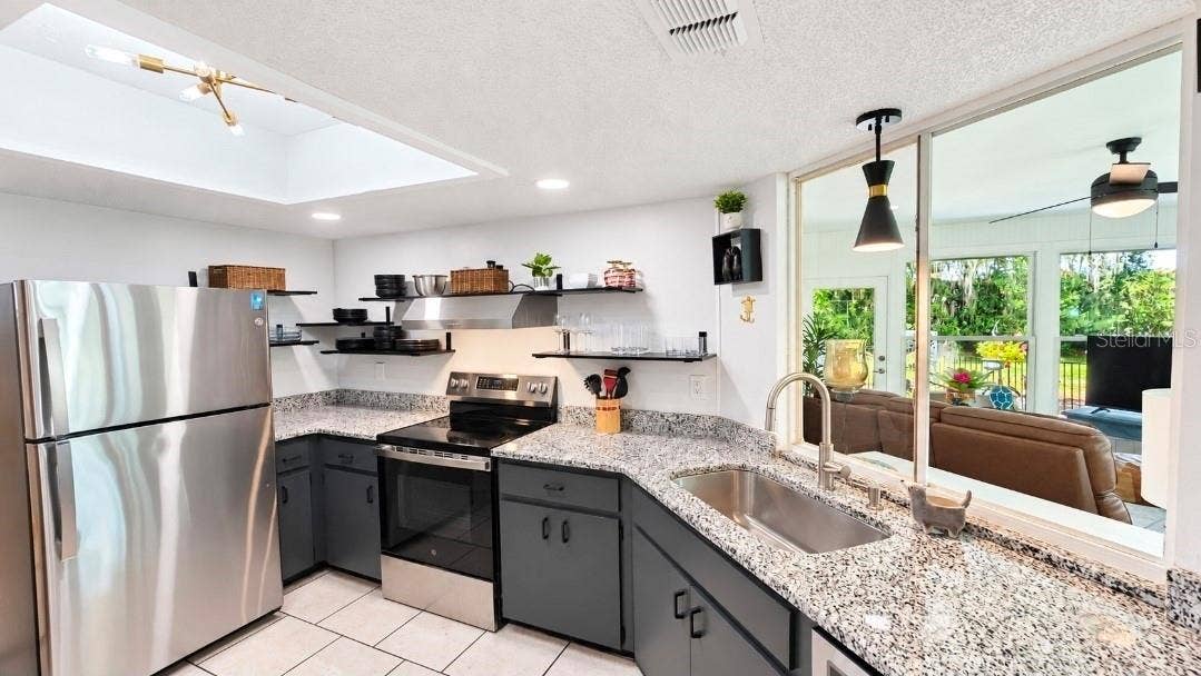 9282 SW 109TH LANE, Ocala, FL 34481 NEW SS Appliances