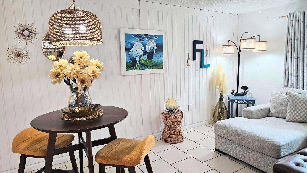 9282 SW 109TH LANE, Ocala, FL 34481 Dinig area for two to four. Easy floor plan for cozy or entertaining. Its all an option.