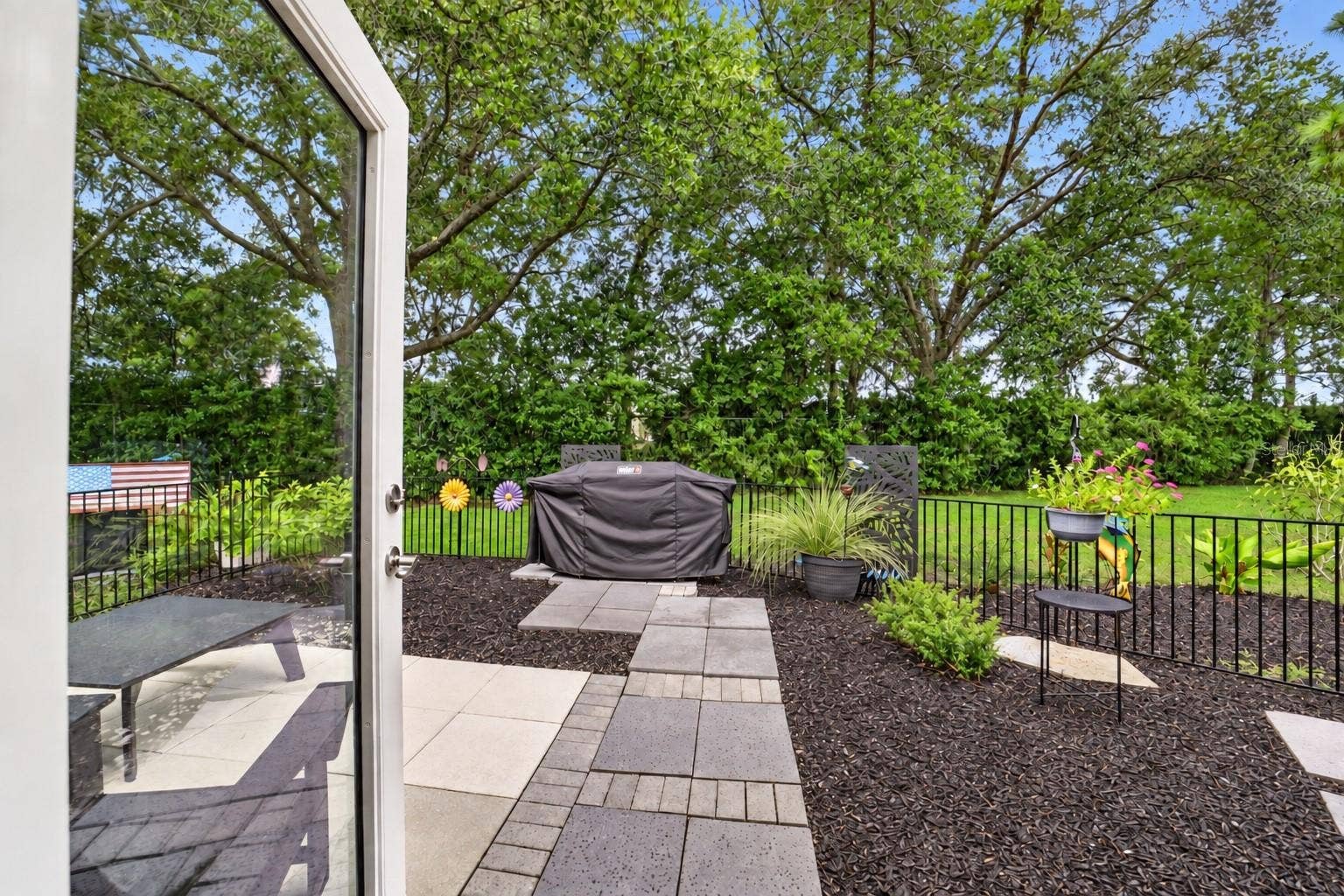 9282 SW 109TH LANE, Ocala, FL 34481 Step outside to your little piece of heaven.