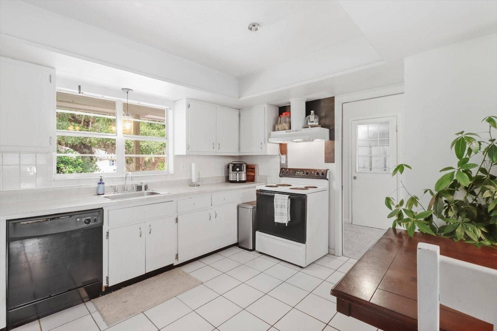 937 N MCGOWAN AVENUE, Crystal River, FL 34429 937 N MCGOWAN AVENUE, Crystal River, FL 34429