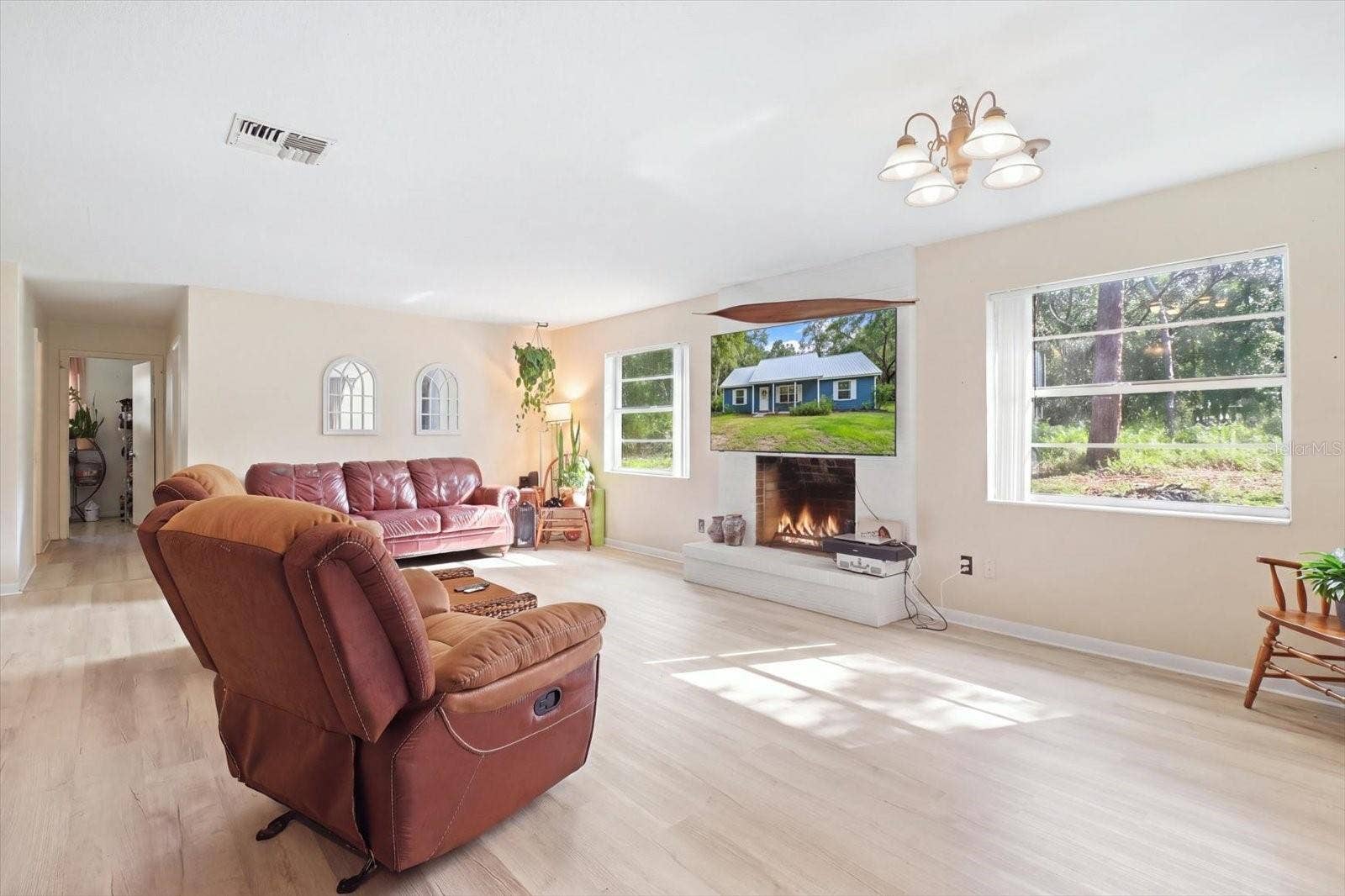 937 N MCGOWAN AVENUE, Crystal River, FL 34429 937 N MCGOWAN AVENUE, Crystal River, FL 34429
