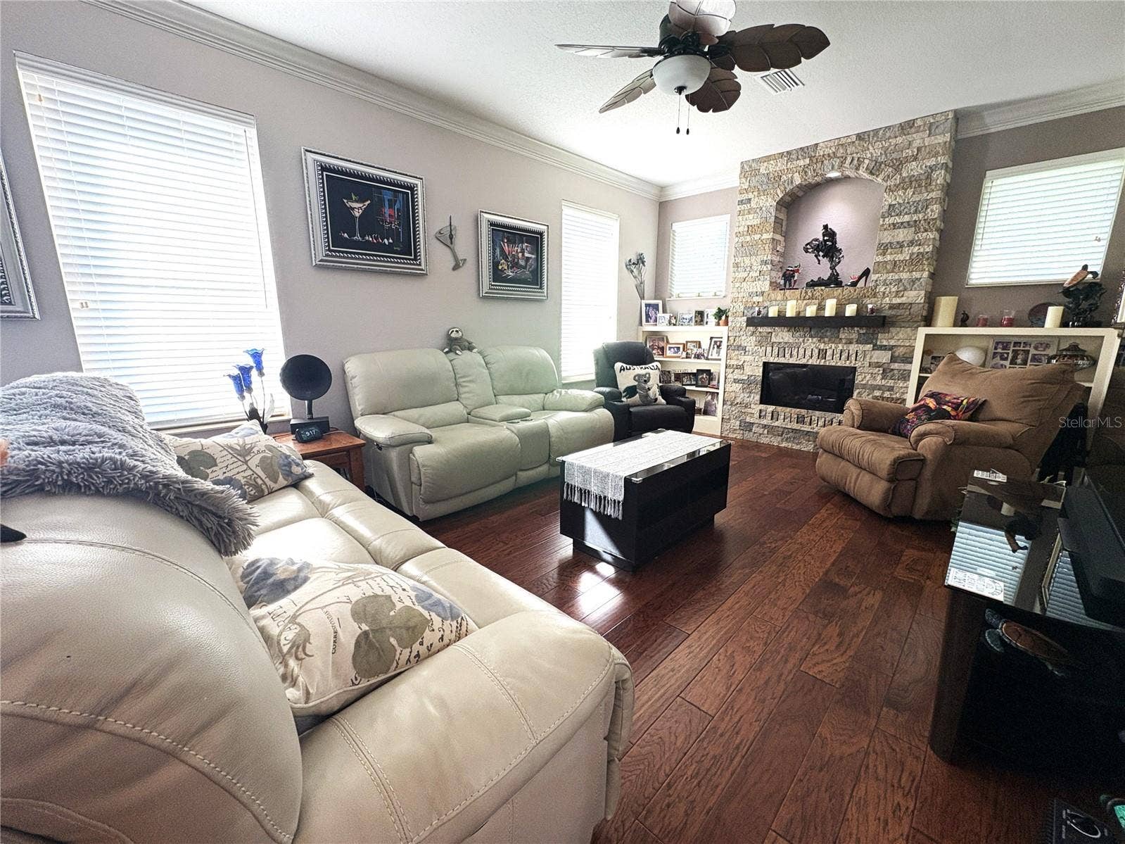 19588 SW 86TH LANE, Dunnellon, FL 34432 family room with propane fireplace